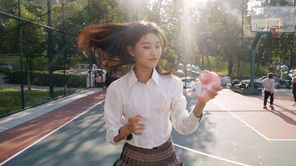 别跑 美女在追你(图2)